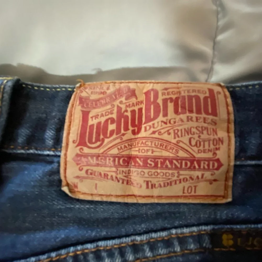 EUC Lucky Brand  Jeans sz 30 with Light Factory Distress - Picture 3 of 15